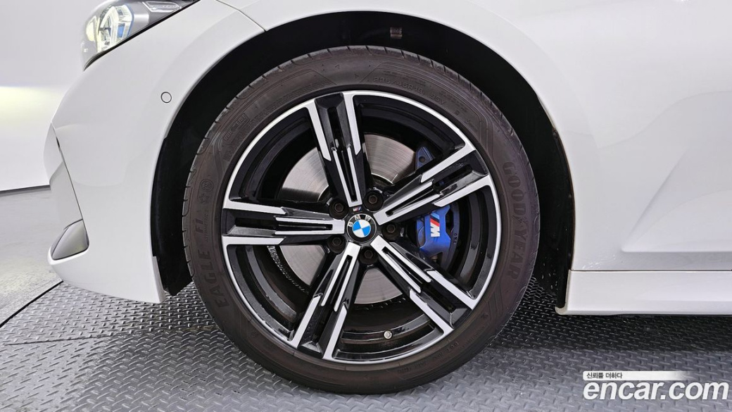 BMW 3-Series 320i M Sport, 2023