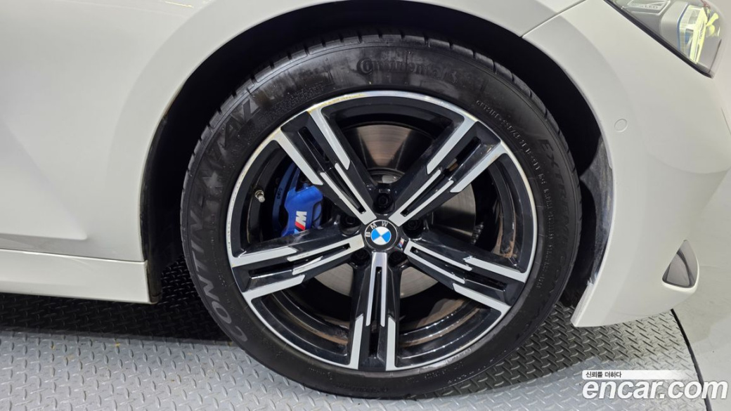 BMW 3-Series 320i Touring M Sports, 2023