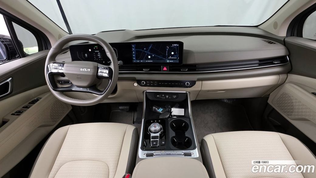 Kia Carnival 7-Seater Outdoor, 2025