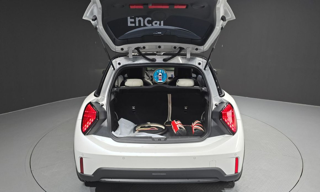 Mini Cooper Favoured, 2025