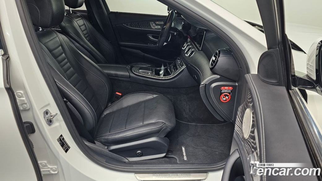 Mercedes-Benz E-Class E350 4MATIC AMG Line, 2022