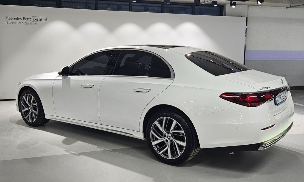 Mercedes-Benz E-Class E220d 4MATIC Exclusive, 2025