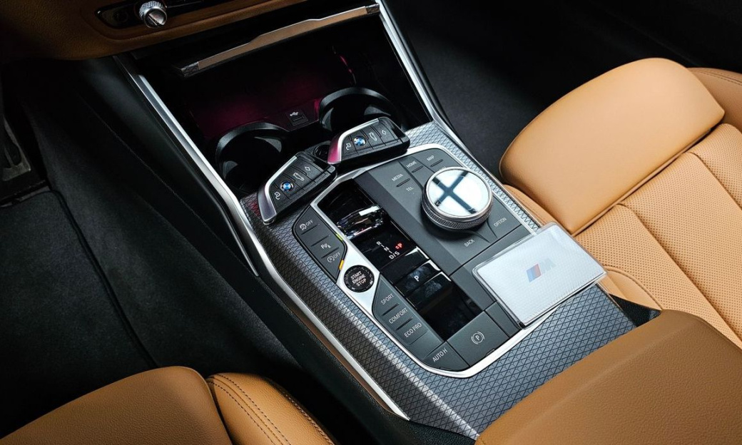 BMW 3-Series 320i M Sport, 2025
