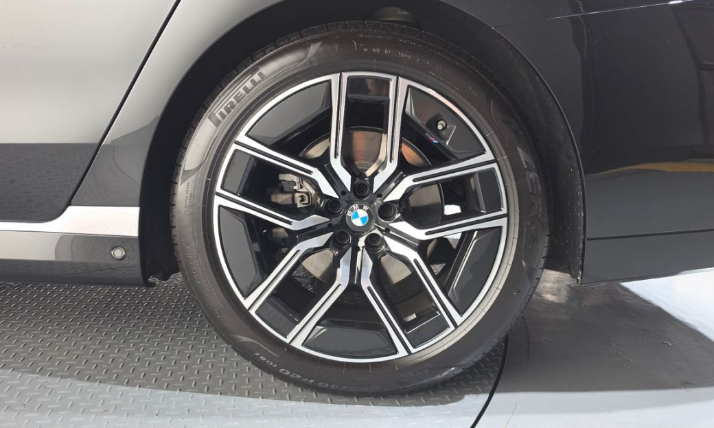 BMW 7-Series 740d xDrive M Sport, 2025