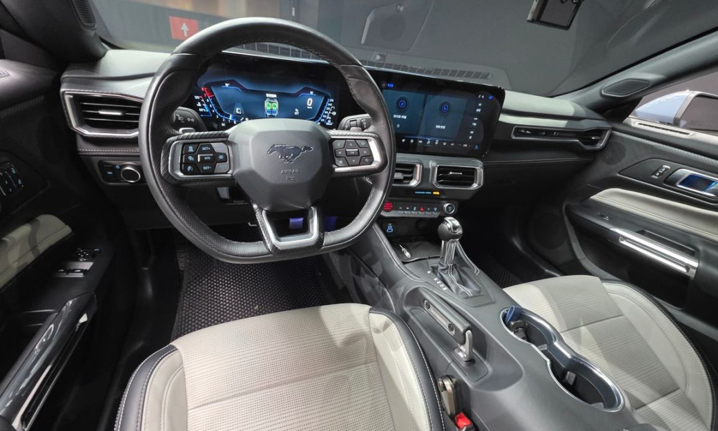 Ford Mustang 2.3 EcoBoost Premium Coupe, 2025