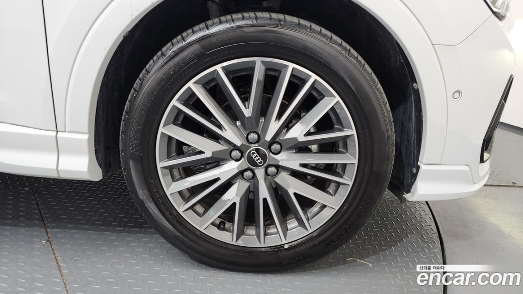 Audi Q3 35 TDI Premium, 2025