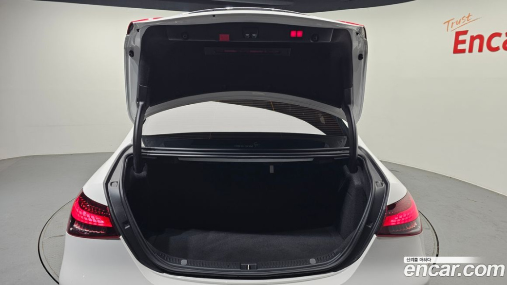 Mercedes-Benz E-Class E220d 4MATIC AMG Line, 2022