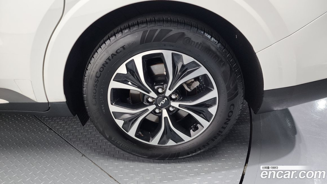 Kia Carnival 9-Seater Signature, 2023