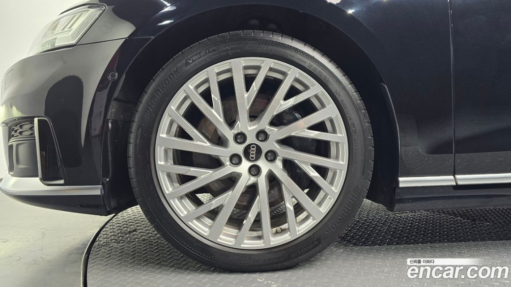 Audi A8 55 TFSI Quattro LWB, 2021