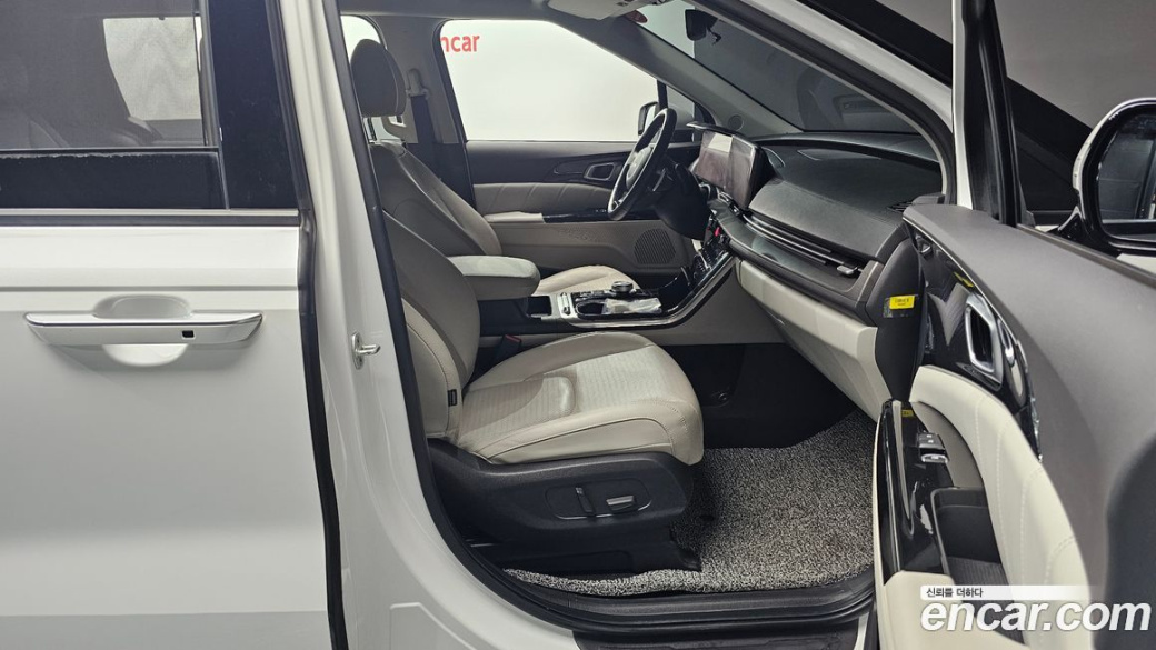Kia Carnival 7-Seater Signature, 2023