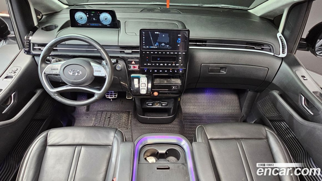 Hyundai Staria 4WD Lounge 9-Seater, 2024