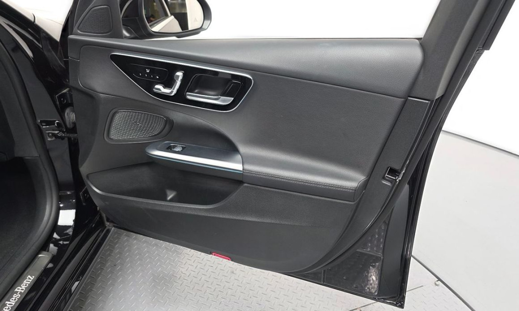Mercedes-Benz C-Class C300 4MATIC Avantgarde, 2023