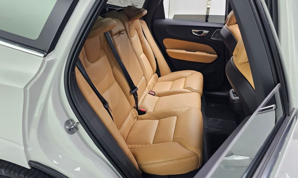 Volvo XC60 B6 Ultimate Bright, 2024
