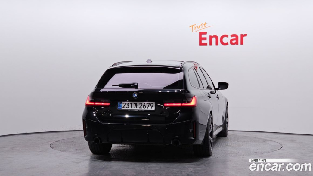 BMW 3-Series 320i Touring M Sports, 2024