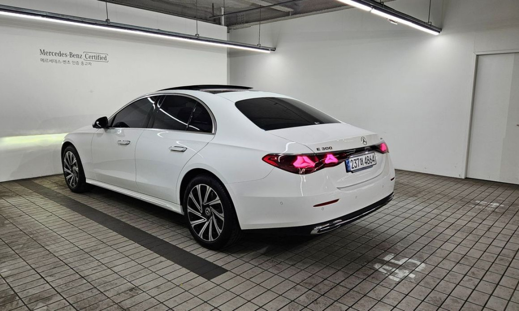 Mercedes-Benz E-Class E300 4MATIC Exclusive, 2024
