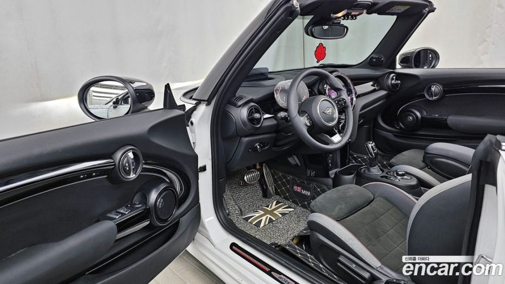 Mini Cooper Convertible JCW, 2023