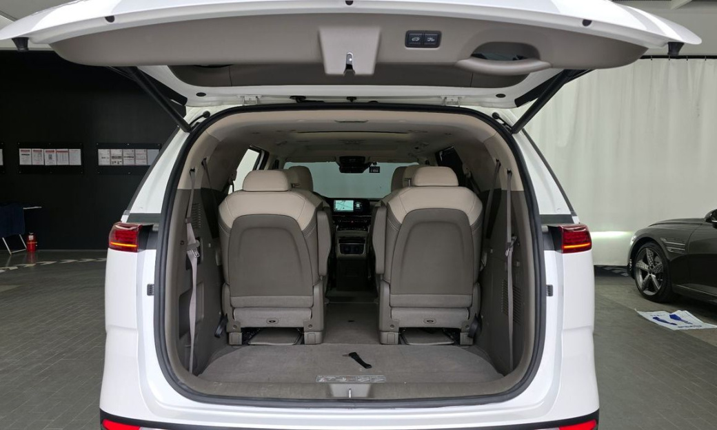 Kia Carnival 9-Seater Signature, 2023