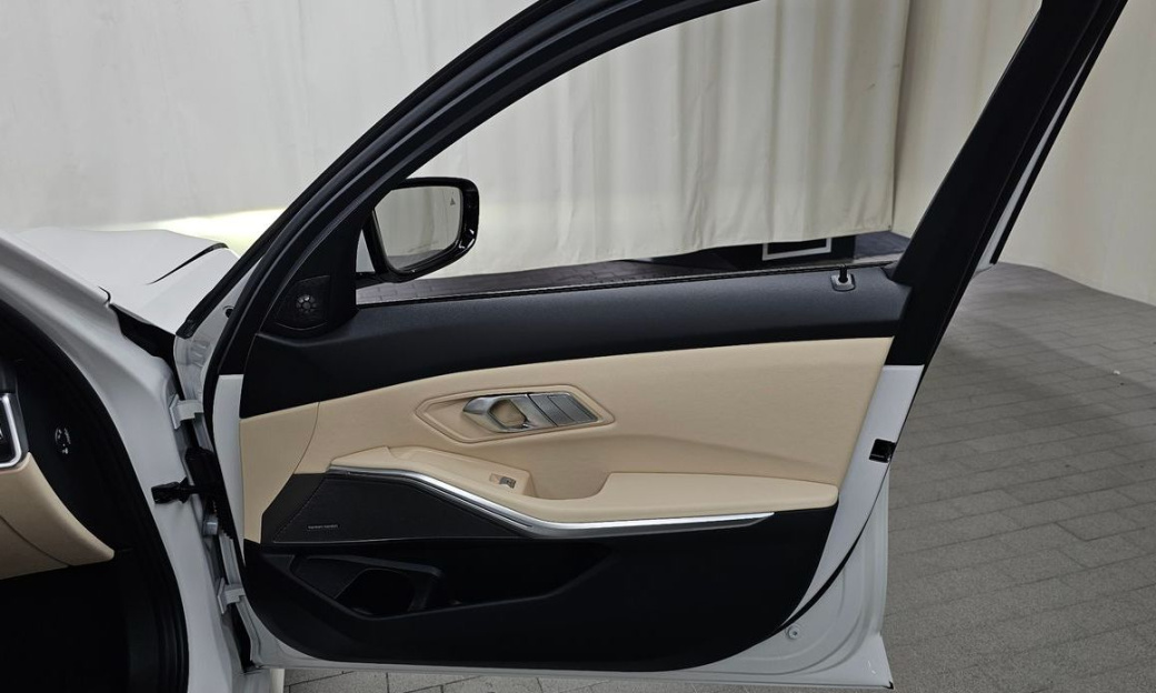 BMW 3-Series 320i M Sport, 2024