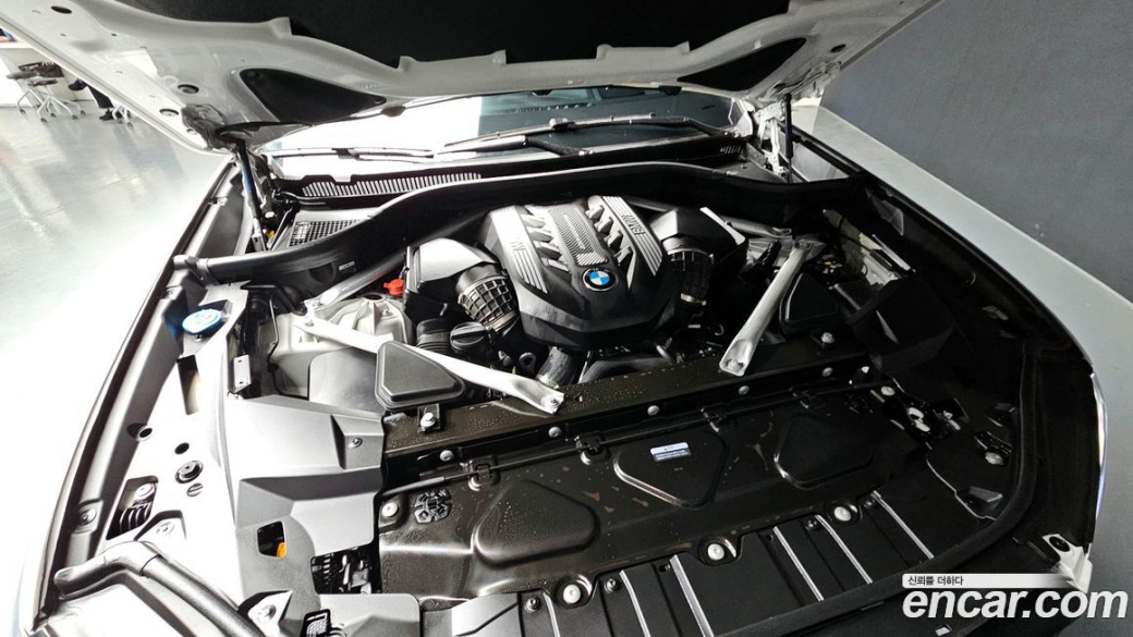 BMW X6 M50i, 2023