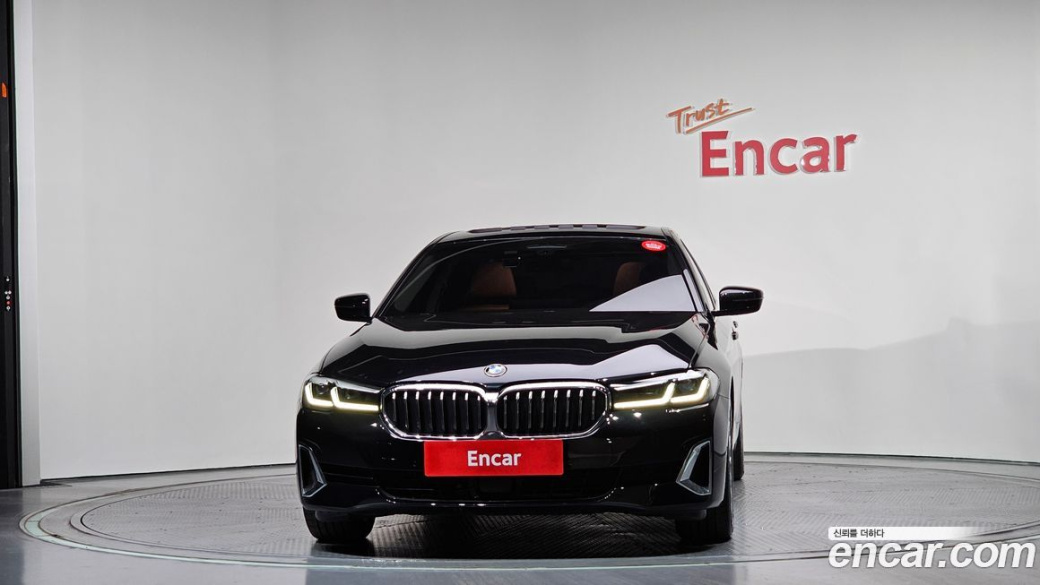 BMW 5-Series 520i Luxury, 2022