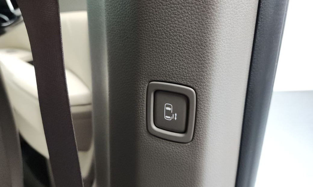Kia Carnival 9-Seater Gravity, 2024