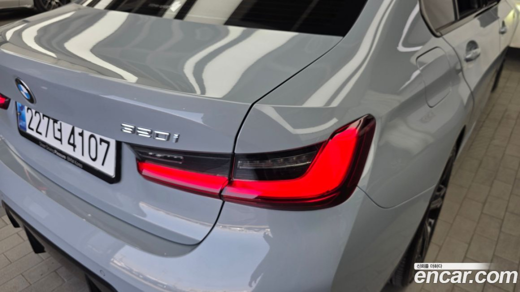 BMW 3-Series 320i M Sport, 2025