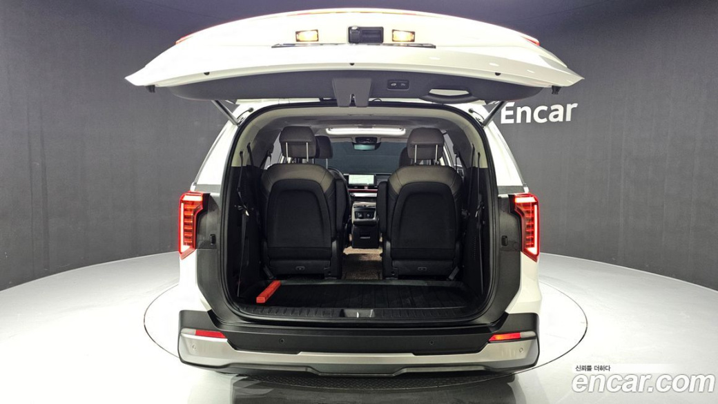 Kia Carnival 9-Seater Signature, 2024