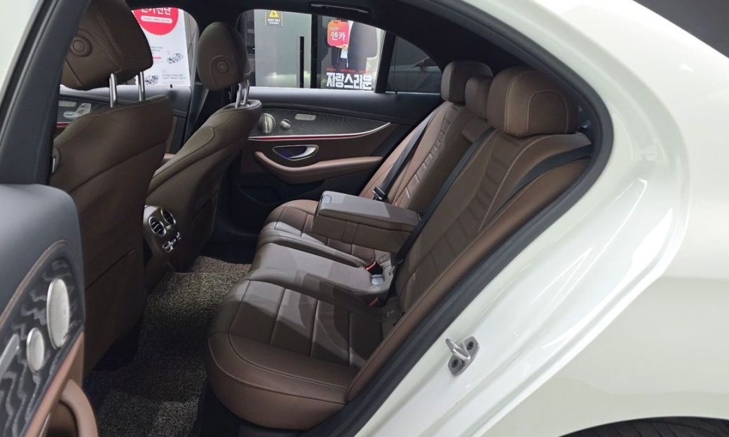 Mercedes-Benz E-Class E350 4MATIC Exclusive, 2023