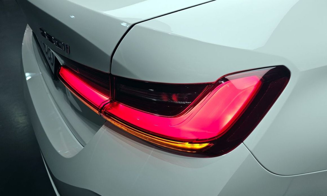 BMW 3-Series 320i, 2024