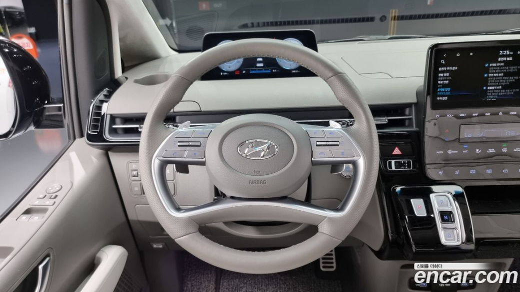 Hyundai Staria 4WD Lounge 7-Seater, 2024