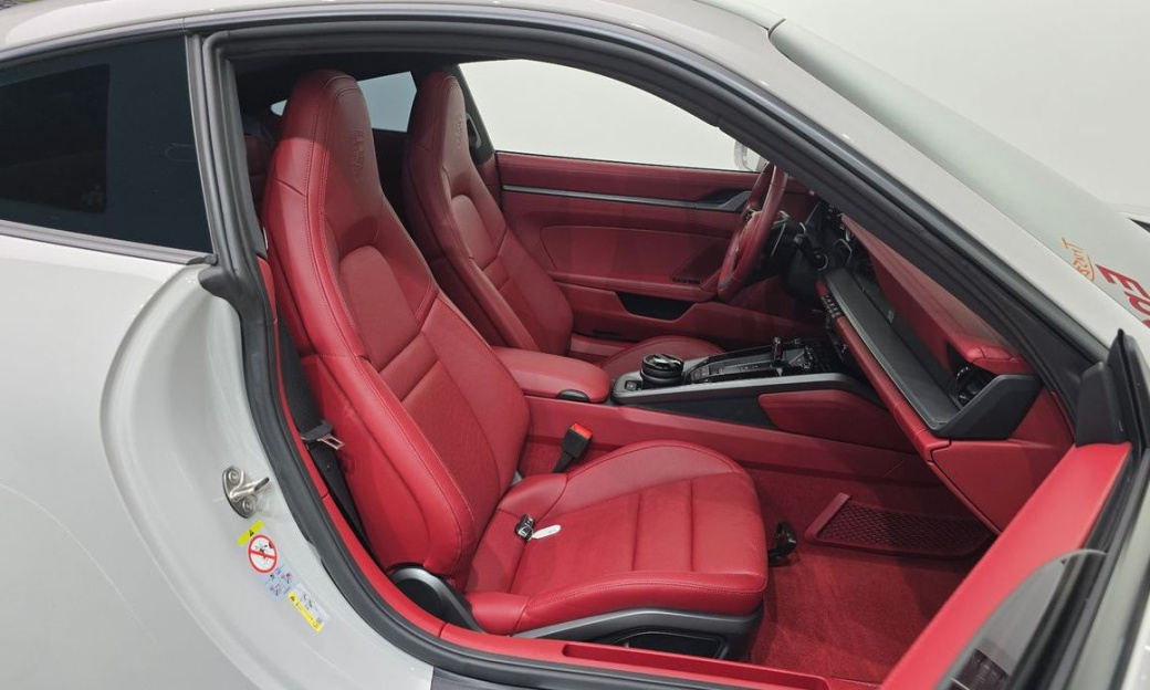 Porsche 911 Carrera, 2024