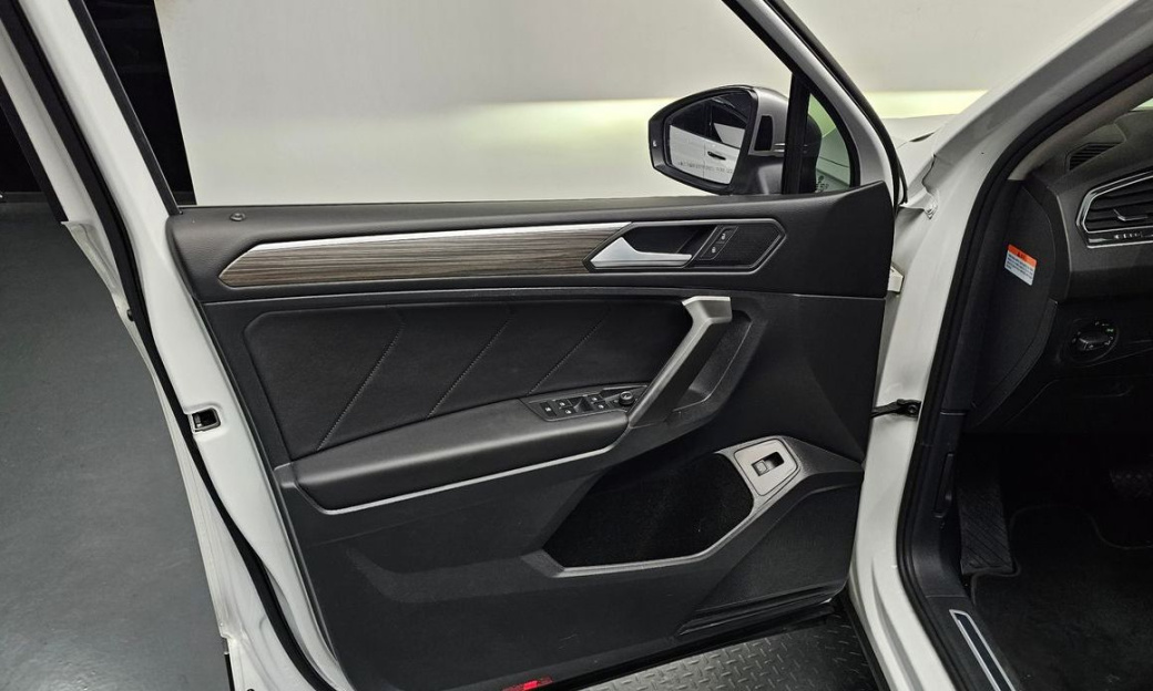 Volkswagen Tiguan 2.0 TSI Prestige, 2024