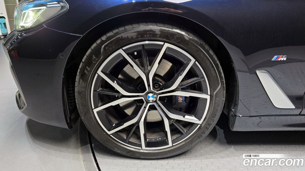 BMW 5-Series 530i M Sport Package, 2023