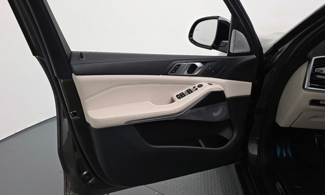 BMW X5 M50i, 2023