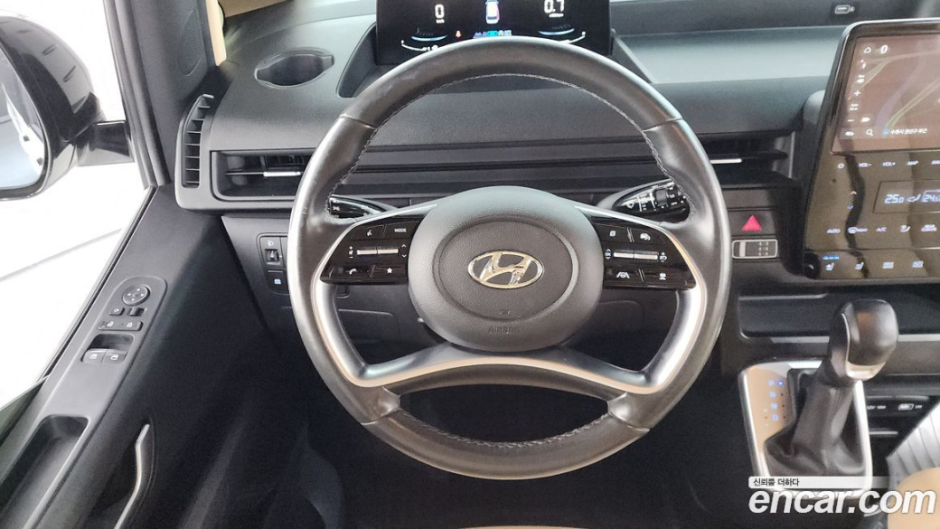 Hyundai Staria 4WD Tourer 9-Seater, 2023