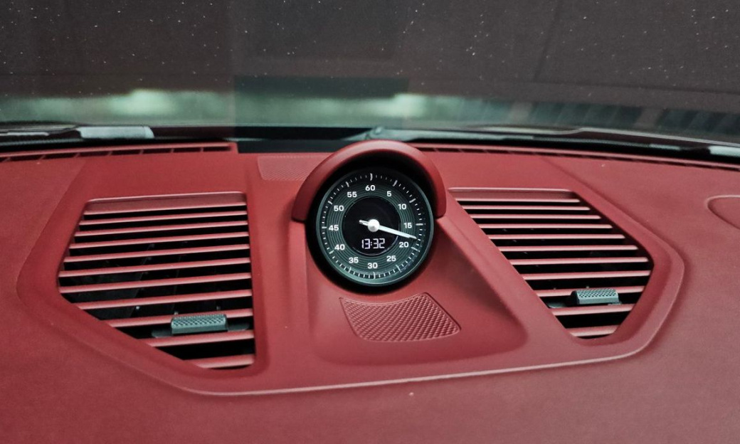 Porsche 911 Carrera 4 GTS, 2023