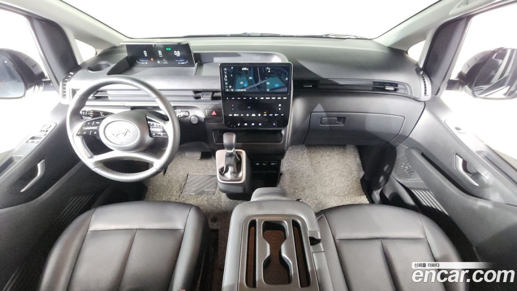 Hyundai Staria Tourer 11-Seater, 2024