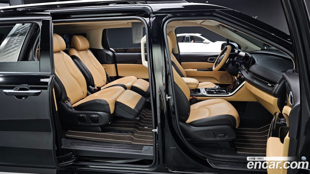 Kia Carnival 7-Seater Signature, 2023