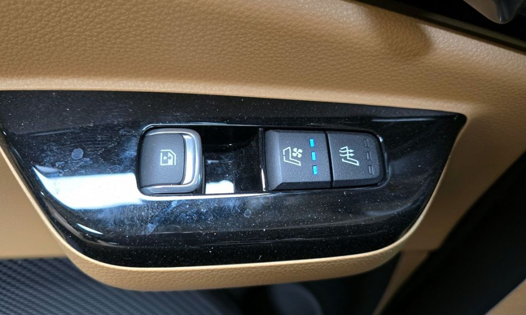 Kia Carnival 7-Seater Signature, 2022