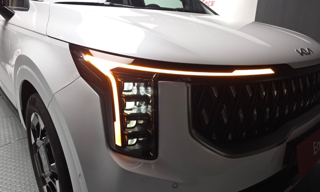 Kia Carnival 9-Seater Signature, 2024