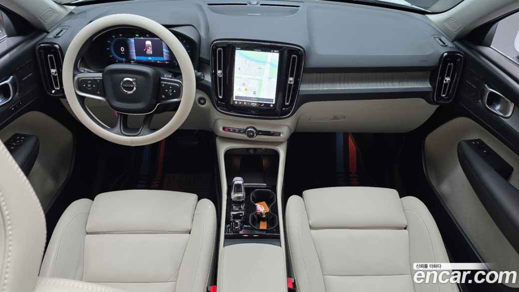 Volvo XC40 B4 Ultra Bright, 2025