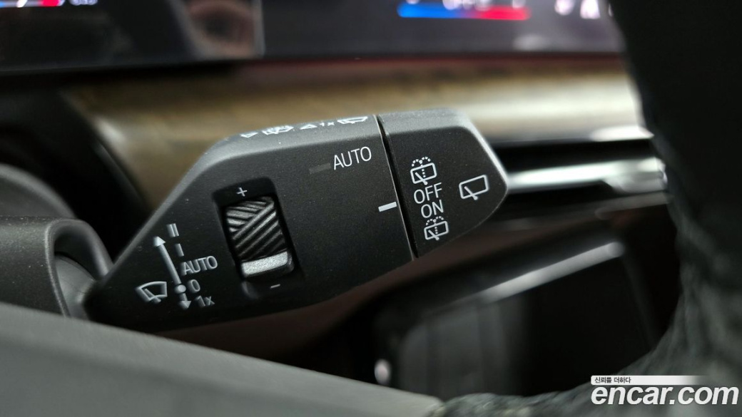 BMW 2-Series 220i Luxury, 2024