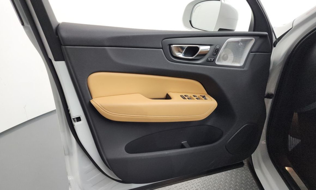 Volvo XC60 B6 Ultra Bright, 2025
