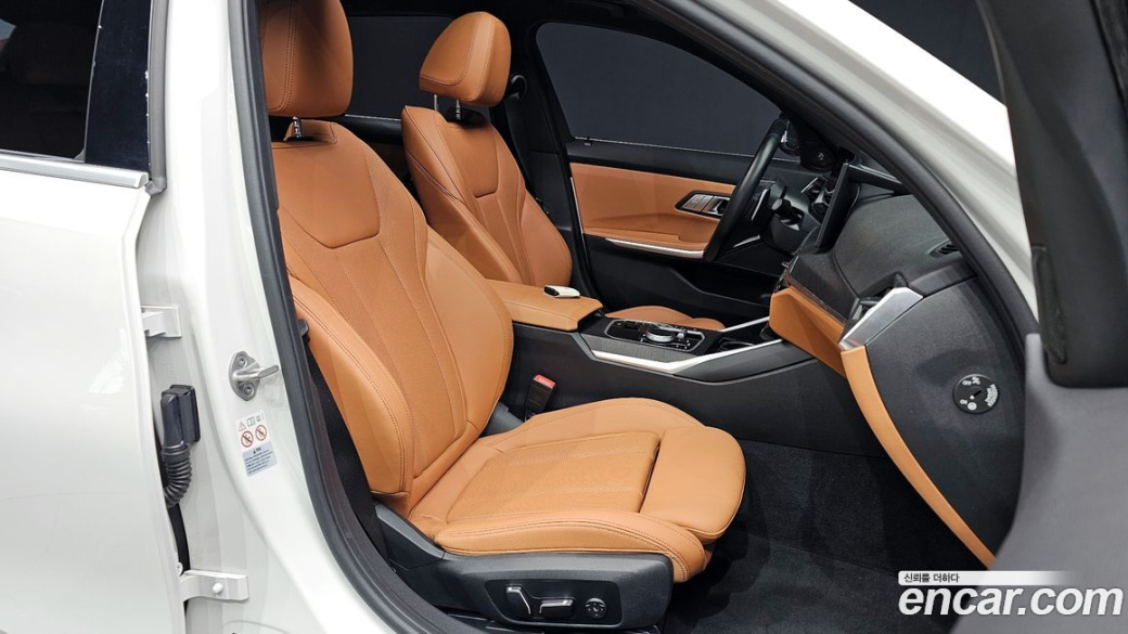 BMW 3-Series 320i Touring, 2024