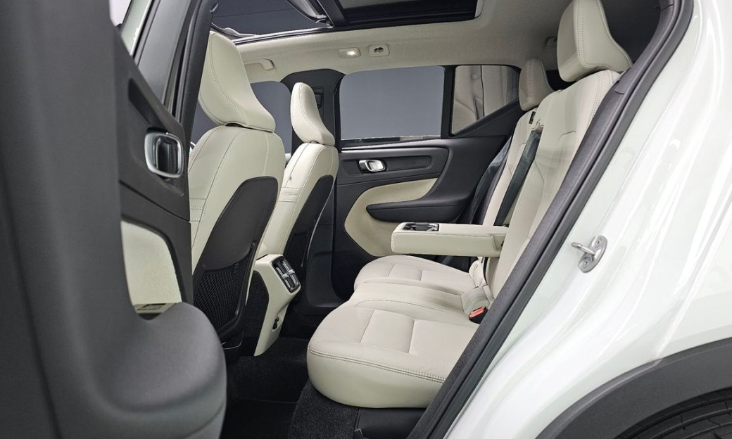 Volvo XC40 B4 Ultra Bright, 2025