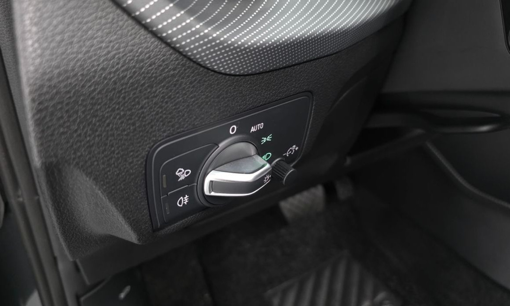 Audi Q2 35 TDI Premium, 2023