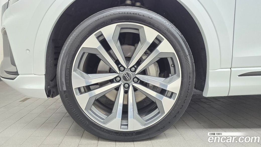 Audi Q8 55 TFSI Quattro Premium, 2023