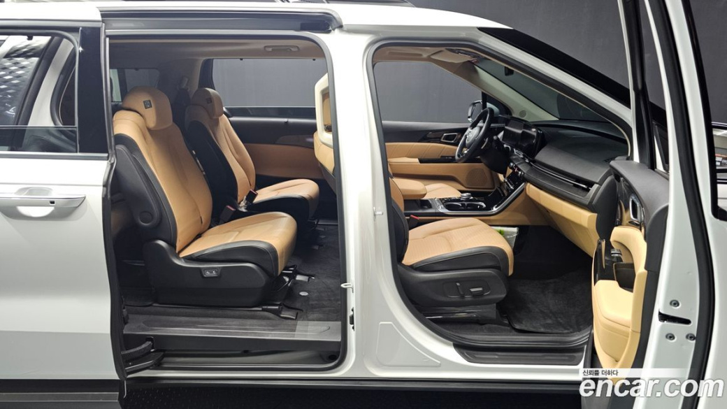 Kia Carnival 9-Seater Signature, 2023