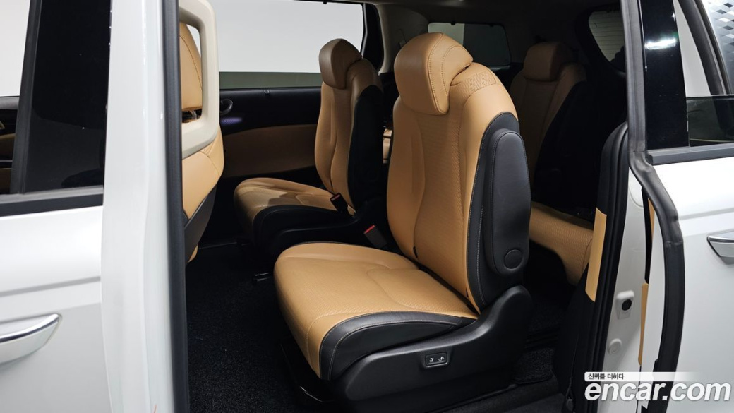 Kia Carnival 9-Seater Signature, 2023