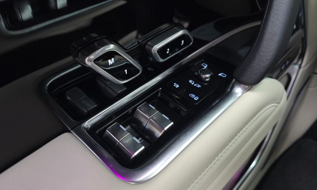 Land Rover Range Rover D350 Autobiography Long Wheel Base, 2025